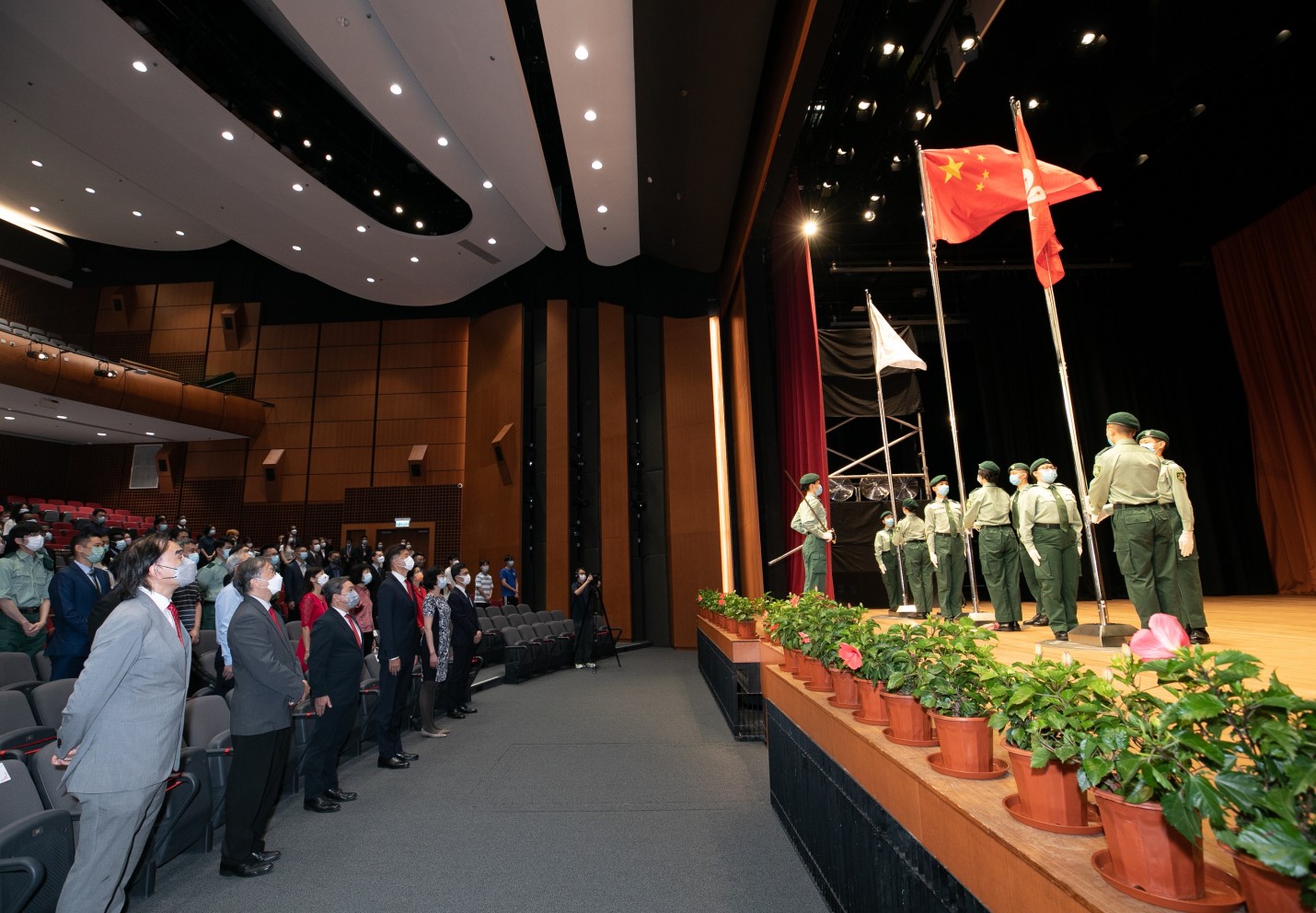 嶺大舉行升國旗典禮。