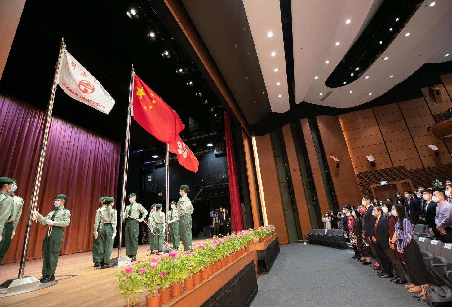岭大升旗礼贺国庆73周年