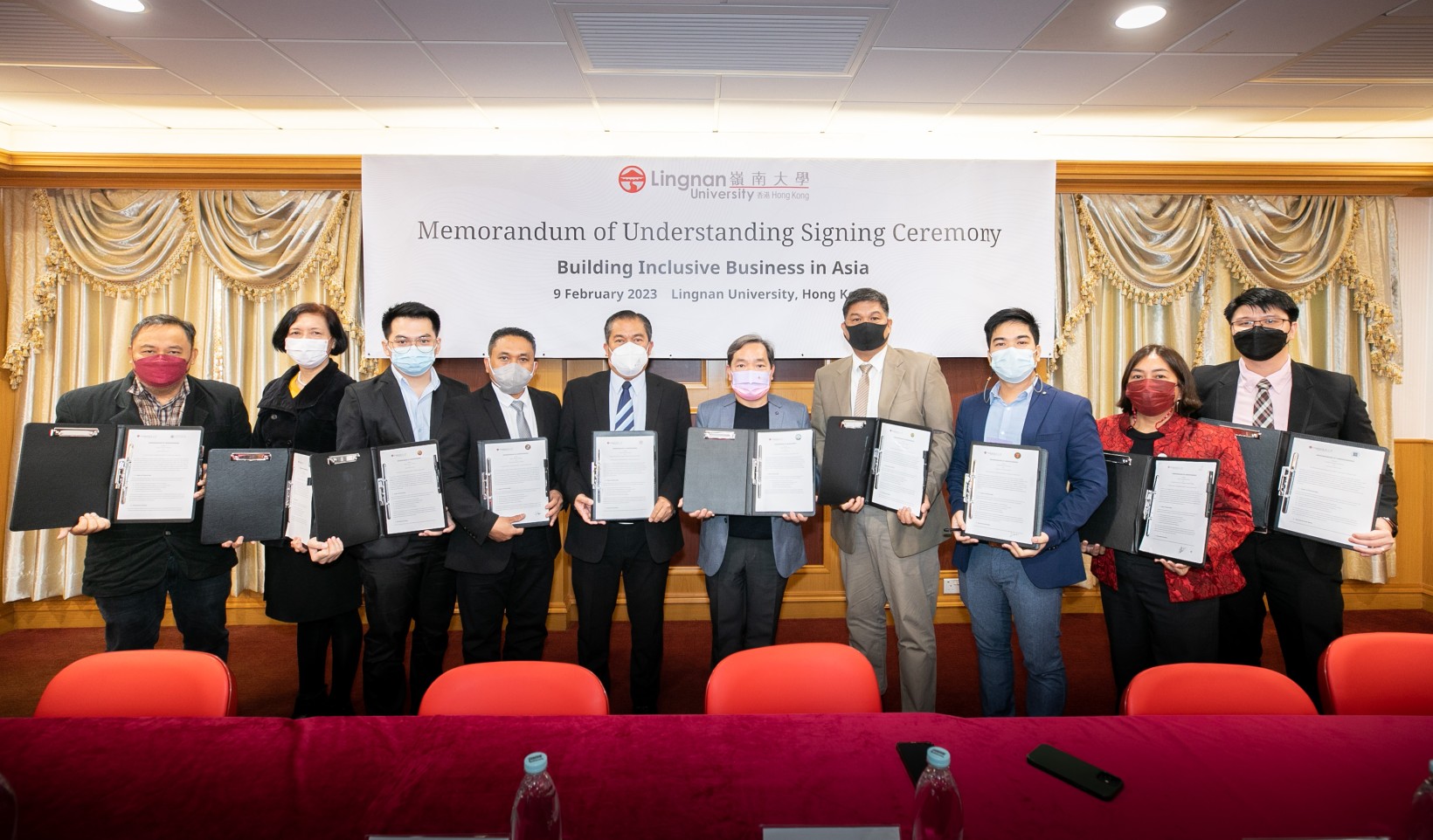 岭大与菲律宾10间大学今天签订合作备忘录。