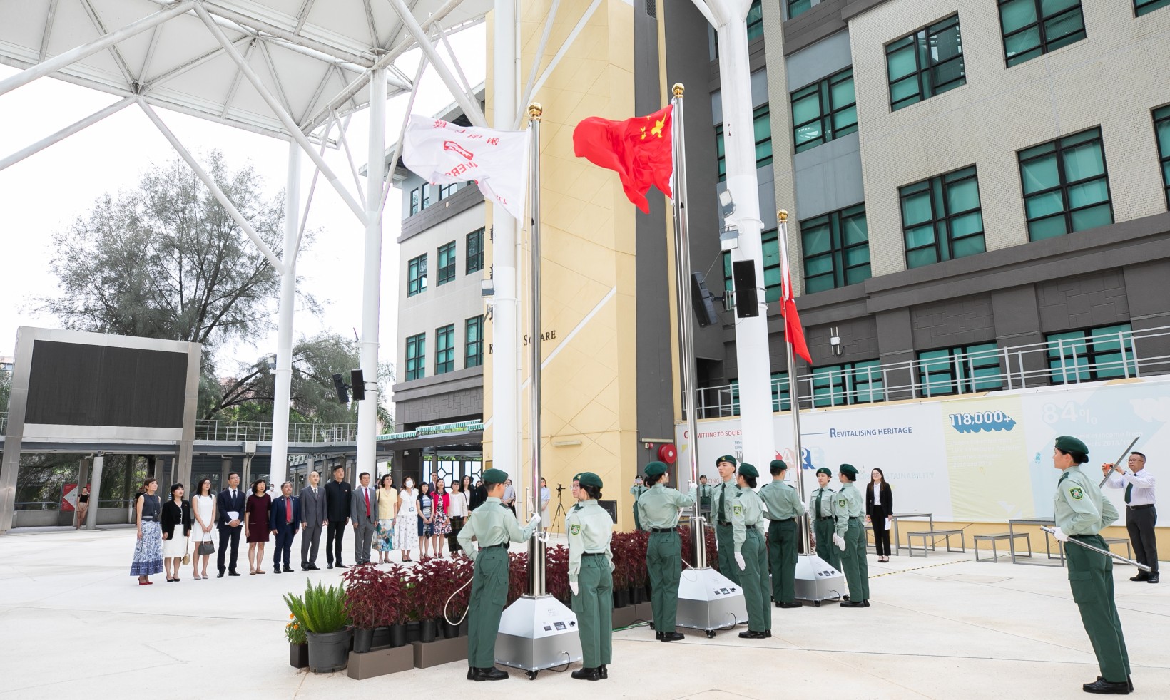 嶺大舉行升國旗典禮慶祝香港特別行政區成立二十六周年
