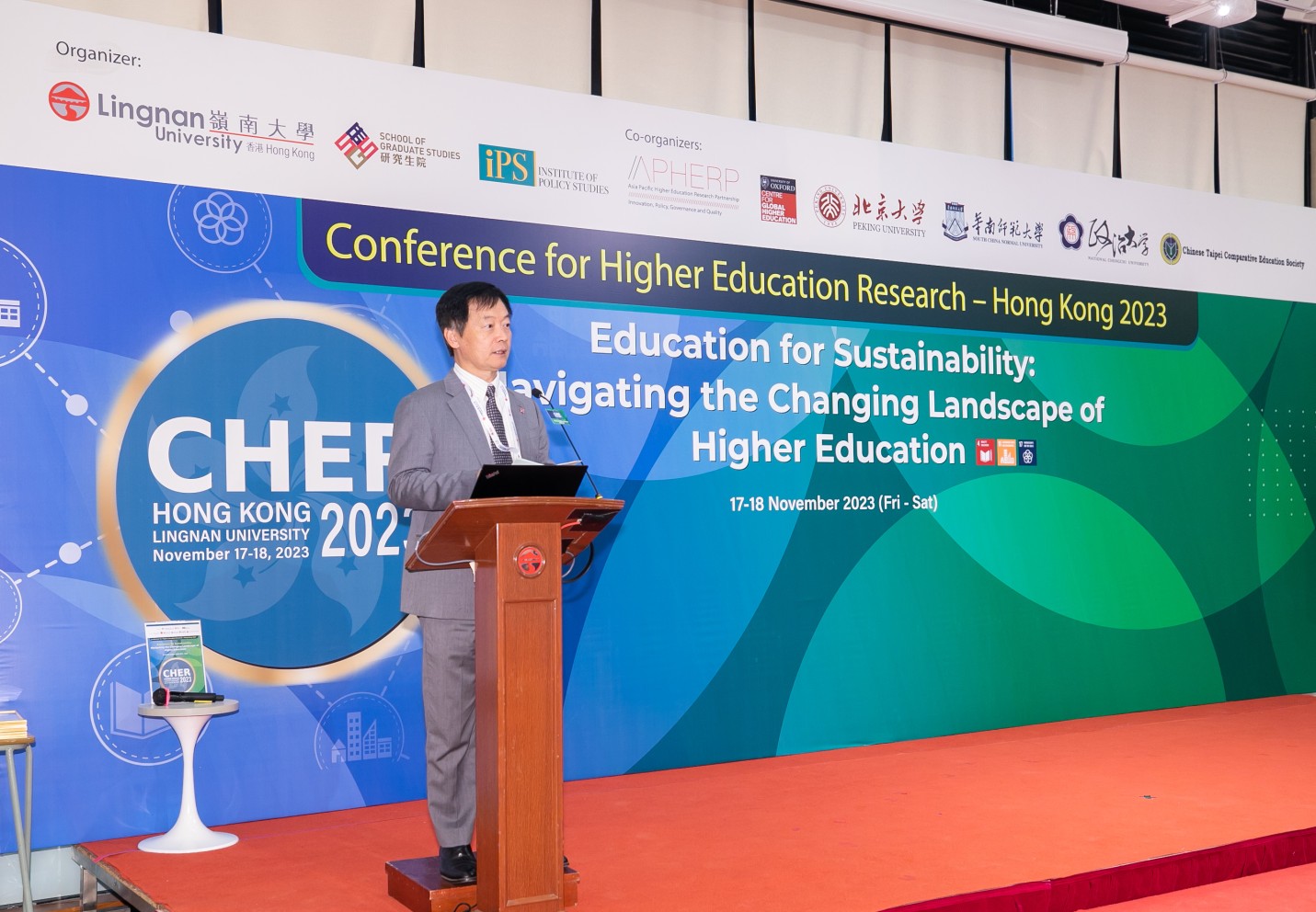 嶺南大學校長秦泗釗教授致開幕辭。