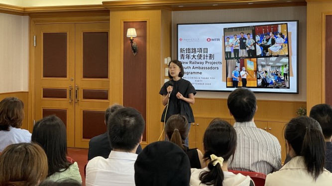 Ms. Connie Hon, Chief Corporate Communications Manager – Capital Works of MTR Corporation, expresses appreciation towards Youth Ambassadors’ contribution to the new railway projects.