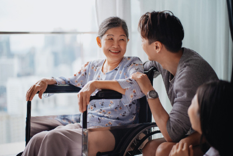 Lingnan Research Explores Seniors' Challenges with "Senior Mode" in Apps
