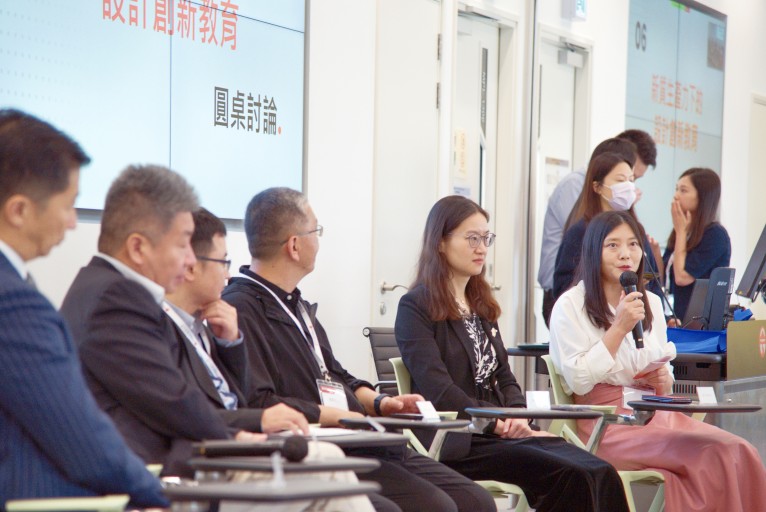 圓桌討論主題為「新質生產力下的設計創新教育」。研討會邀請了華中科技大學建築與 城市規劃學院副院長蔡新元教授、嶺南大學管理學系系主任陳婷婷教授、北京科技大 學智慧科學與技術學院副院長覃京燕教授、中國博奇環保（控股）有限公司執行董事 劉根鈺先生、清華大學傳統工藝與材料研究文化和旅遊部重點實驗室研究員徐飛教授 與貝恩公司全球合夥人、大中國區戰略業務主席朱永磊先生進行對談。