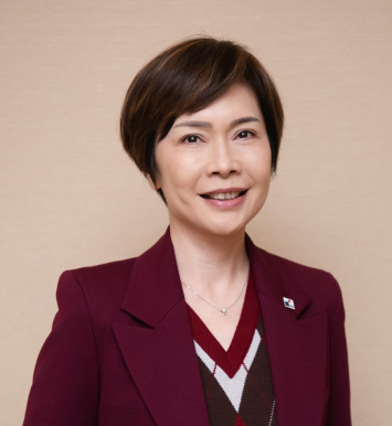 Ms Selina LAU