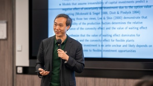 Prof LIN Chen, University of Hong Kong, delivers the final keynote address exploring the impact of climate change on corporate investment decisions.