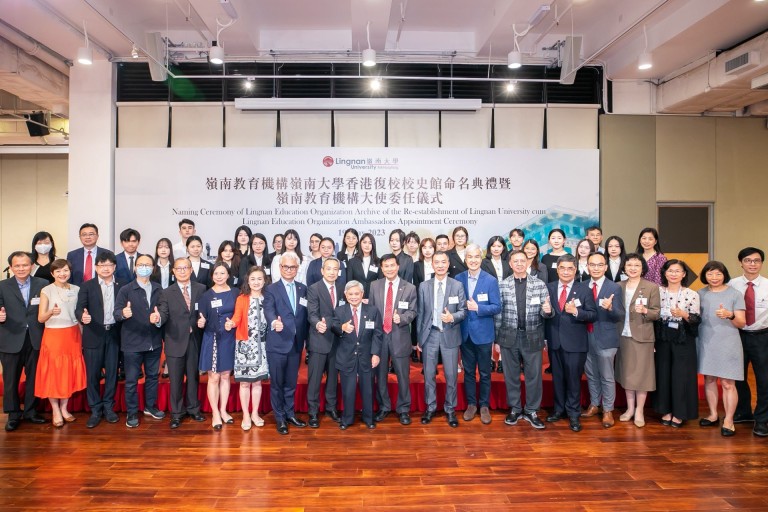 Guests and LEO Ambassadors take group photo.