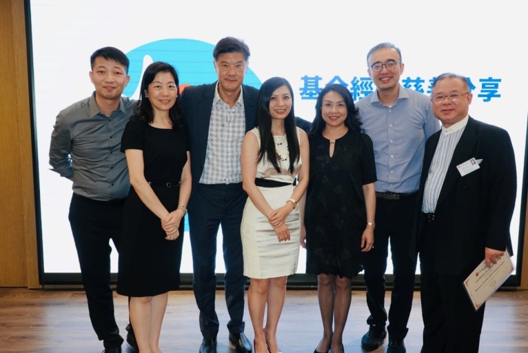 (From left) Alumnus Mr Stephen Chin, Acting Director of Institutional Advancement and Alumni Affairs Ms Jessie Law Lai Chi, Council Chairman Mr Andrew Yao Cho Fai, Council Member and Member of the Institutional Advancement Committee Ms Fonia Wong Yeung Fong, Council Member and Chairman of Career Development Committee Ms Carrie Leung Ka Lai, Council Member and Chairman of Institutional Advancement Committee Mr Mason Wu Shang Tun and Honorary Court Member Mr Armstrong Lee Hon Cheung take group photo.