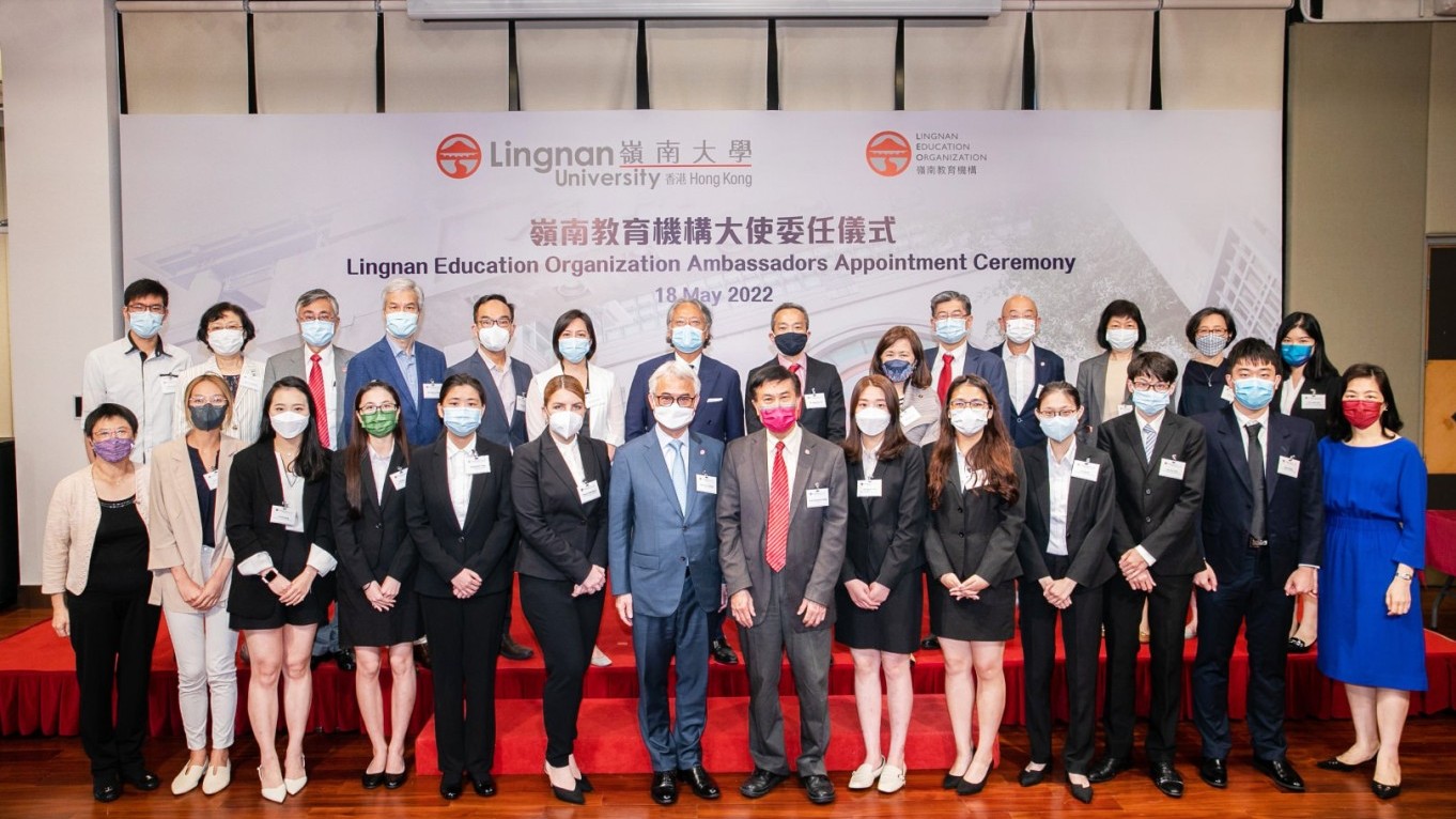Mr Patrick Wong Chi Kwong, Chairman of Lingnan Education Organization, (front row 7th left), President Prof Leonard K Cheng (front row 7th right), Directors of LEO, LEO Ambassadors and guests take a group photo.