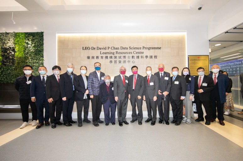Group photo of officiating guests and LEO directors at the LEO Dr David P. Chan Data Science Programme Learning Resources Centre.