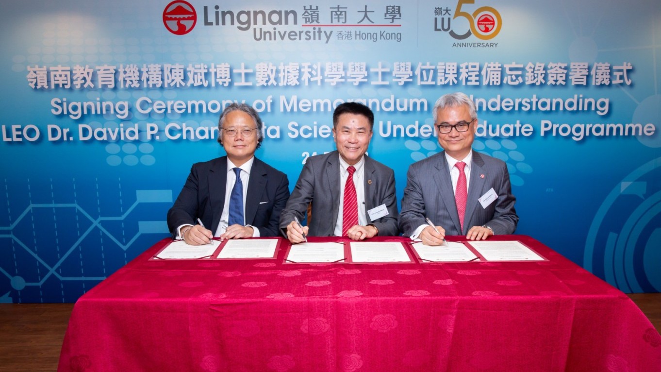 (From the left) Dr David P Chan, Prof Leonard K Cheng, President and Mr Patrick Wong Chi-kwong, Chairman of LEO signed a memorandum of understanding of the LEO Dr. David P. Chan Data Science Undergraduate Programme.