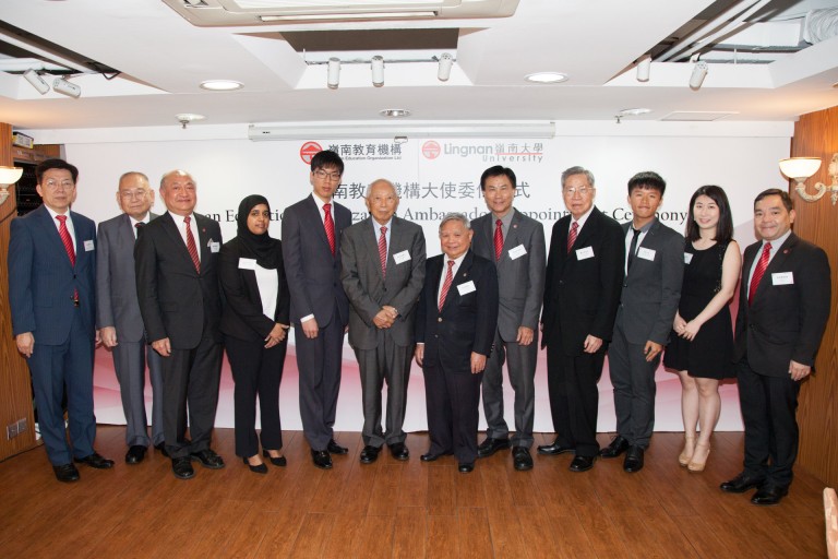Dr Peter Wong (6th from right), Dr Tong Tin-sun, Honorary Chairman of LEO (6th from left) and President Leonard Cheng (5th from right) take group photos with guests and student ambassadors.