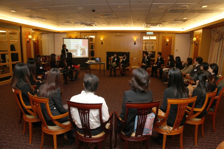 Exchange returnees give their presentations on controversial social issues in their host countries.