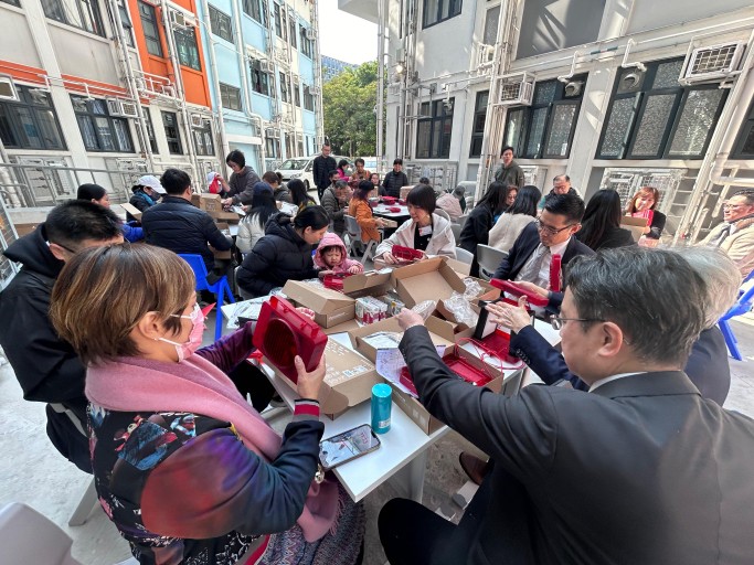 嶺南大學捐贈600部人道科技產品 PureAura 助過渡性房屋居民改善生活