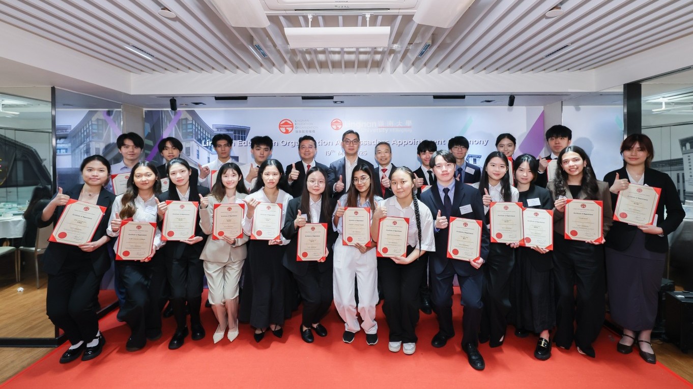 Group photo of all LEO Ambassadors and three presenters