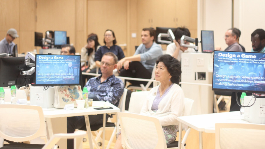 Dr Currie (right) attends the “Lingnan Foundation Distinguished Lecture Series: AI for Education and Research Workshop”, organised by LUIAS. 