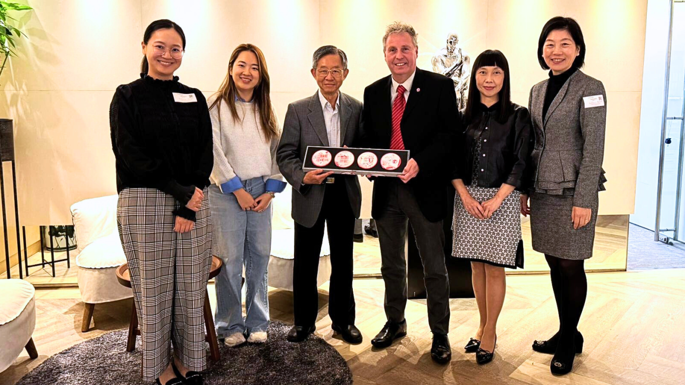 Prof Bradley R. Barnes (3rd right) presents a souvenir to Mr Wong Kai Man (3rd left), and took a group photo with Ms Yani Chan (2nd left) from the Foundation, and Ms Jessie Law (1st right), Ms Irene Ng (2nd right) and Ms Luna Lau (1st left) from the University.