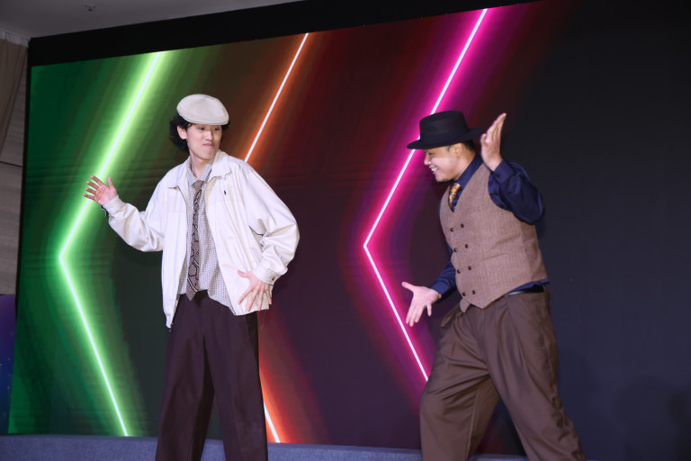 Sparkling street dance performance by a student and the coach of the Dancing Society