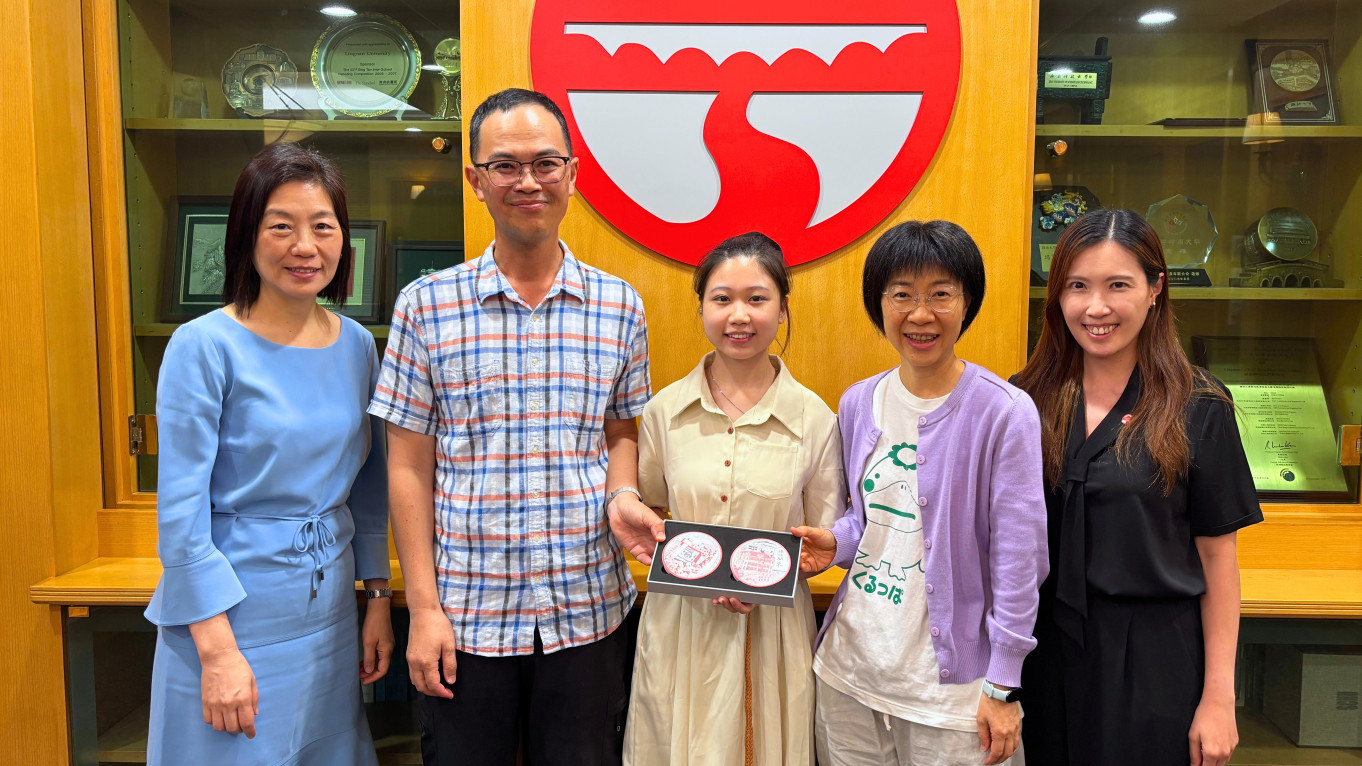 Group photo (From left: Ms Jessie Law, Mr Anthony Lee, Ms Lorraine Liu, Mrs Anthony Lee and Ms Wanda Tsang)