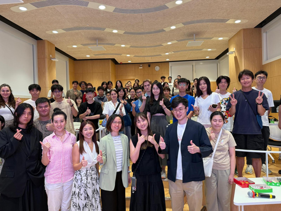 New Student Orientation 2025: Meeting with Warden