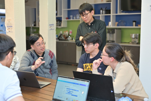 Valuable mentoring by Ir Eric Chan, Chief Public Mission Officer of Hong Kong Cyberport 