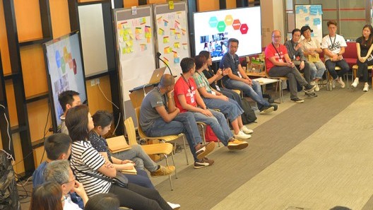 Design Innovation Gallery: workshop for faculty members from institutions of higher education to support their adoption of Design Thinking into their courses