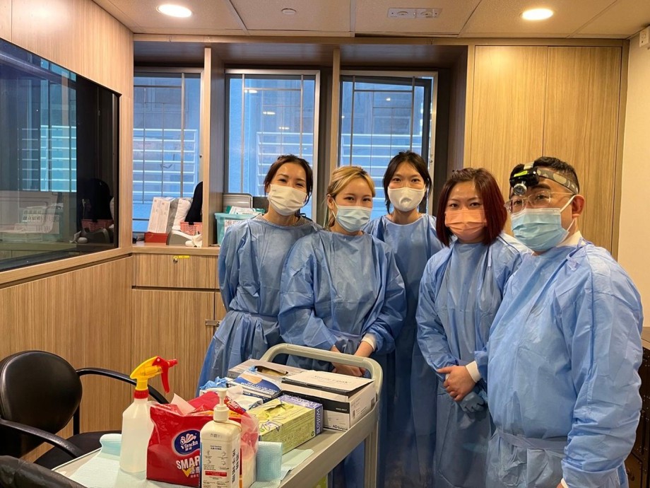 LIFE學生為長者進行免費口腔檢查