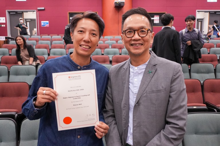 院长余嘉明教授与得奖学生合照