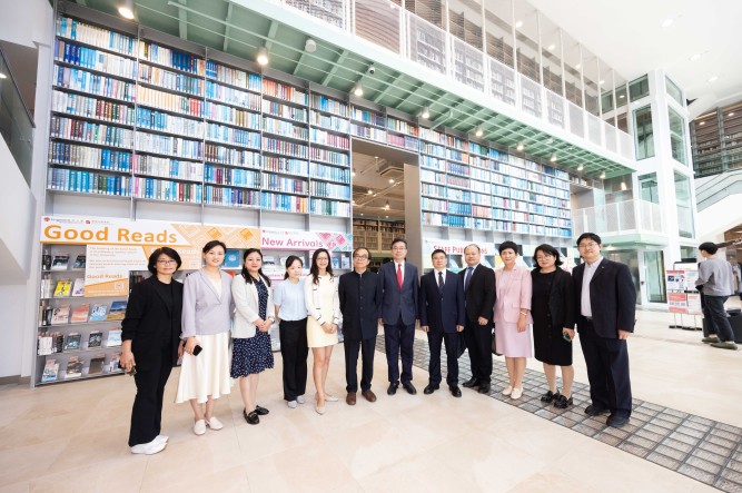 24 Oct 2024 | 香港中国学术研究院黃平院長及中国地方志工作办公室主任陳文學博士到訪圖書館