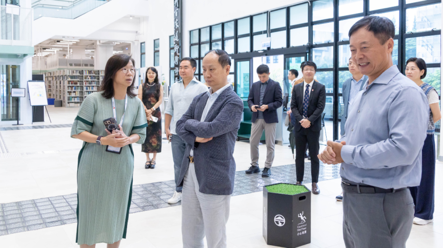 Professor S. Joe QIN, President and Wai Kee Kau Chair Professor of Data Science, with a group of Tech Giants in a Library Tour