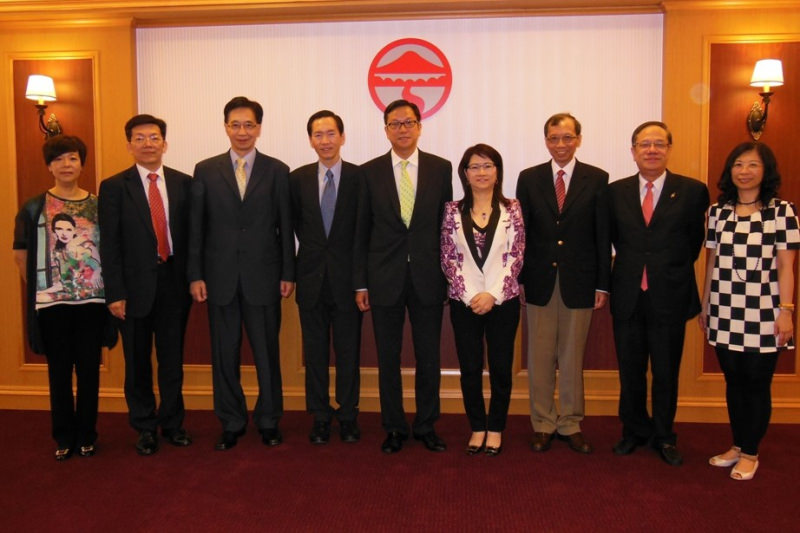 a-delegation-of-the-chinese-manufacturers-association-of-hon