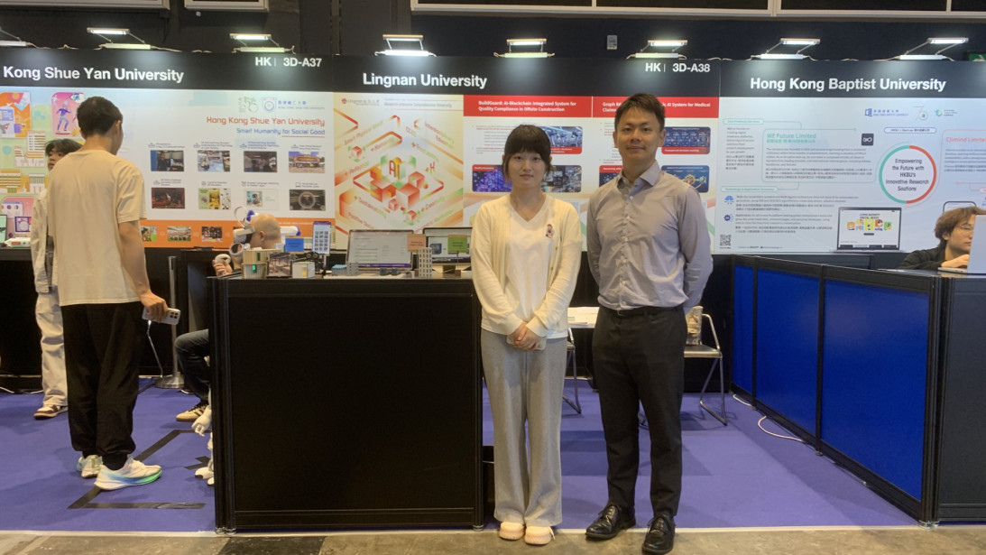 Prof Mike WU (Right) and his team presented BuildGuard in InnoEx 2026