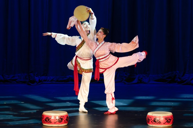 盤鼓舞是漢代一種獨特的舞蹈，表達了當時人們的想法、禮儀和希望。