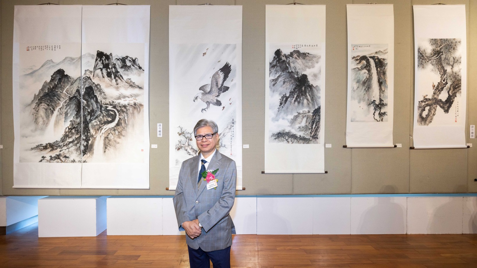 岭南大学邀请岭南派中国画高级导师、香港书画艺术导师协会会长何永祥先生在梁方霭云艺术廊举行「岭南一脉 粤港承传」何永祥作品展。