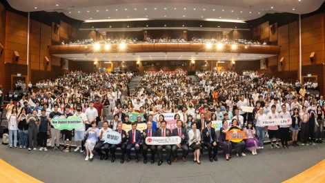 Lingnan President S. Joe Qin welcomes over 1,300 new undergraduate students to the 2024/25 Official Welcome with a variety of orientation activities