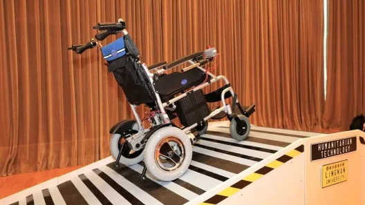 CREW Wheelchair: power-assisted wheelchair control system