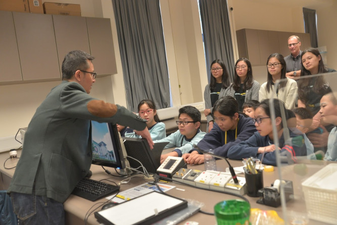 A technological workshop organized by OSL for primary school students.