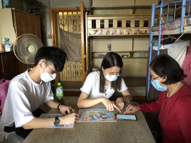 Lingnan students visited families of victims of industrial accident.