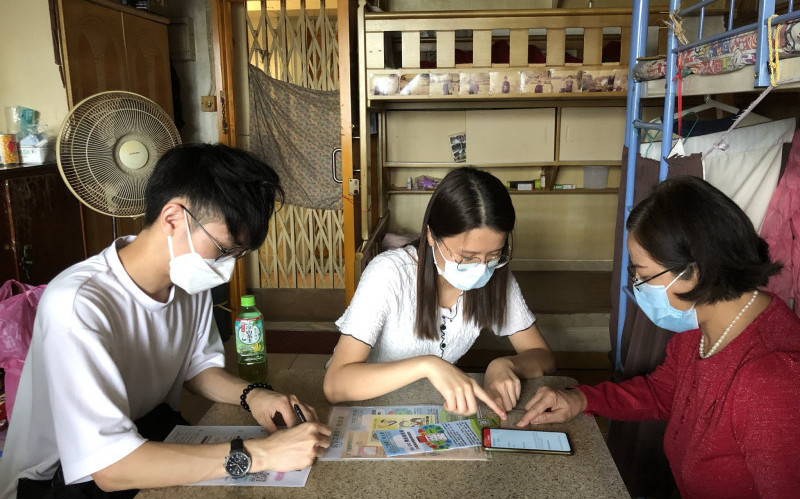 Lingnan students visited families of victims of industrial accident.