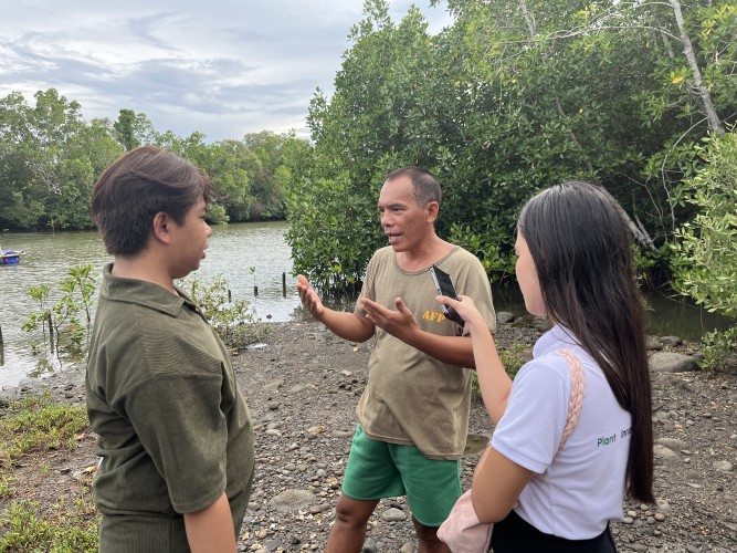 Students were interviewing the Mr. Jay Coronel, President of the oyster farm in Pinagbayanan.