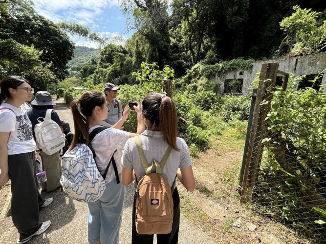 Students went for field trip at Sha Tau Kok.