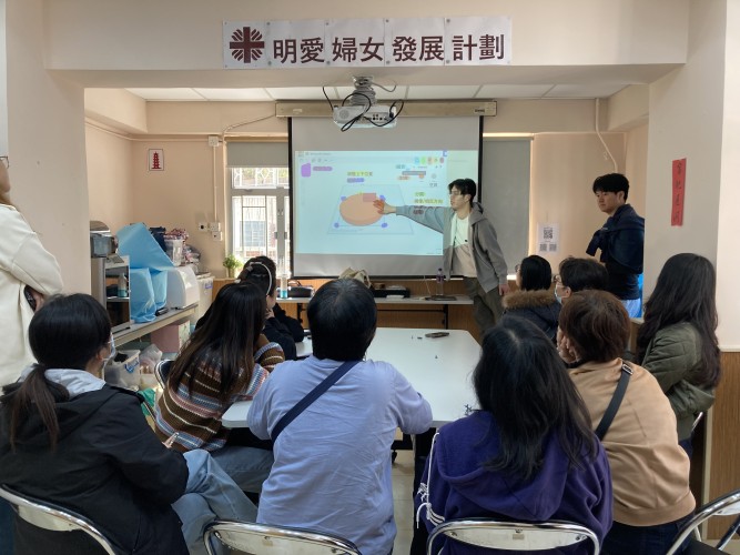 Lingnan students led a training workshops for women living in Sham Shui Po.