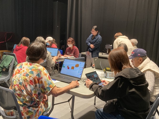 Elderly people were having 3d modeling class.