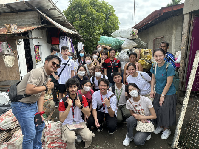 SLP1101 students were having training before their fieldwork.