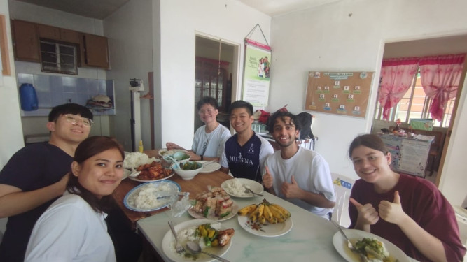  Student research team sharing a meal together during field testing.