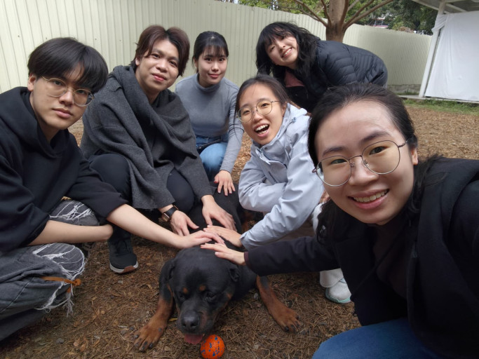 Project Assistant leading a student team in an animal-rescue service-learning project.
