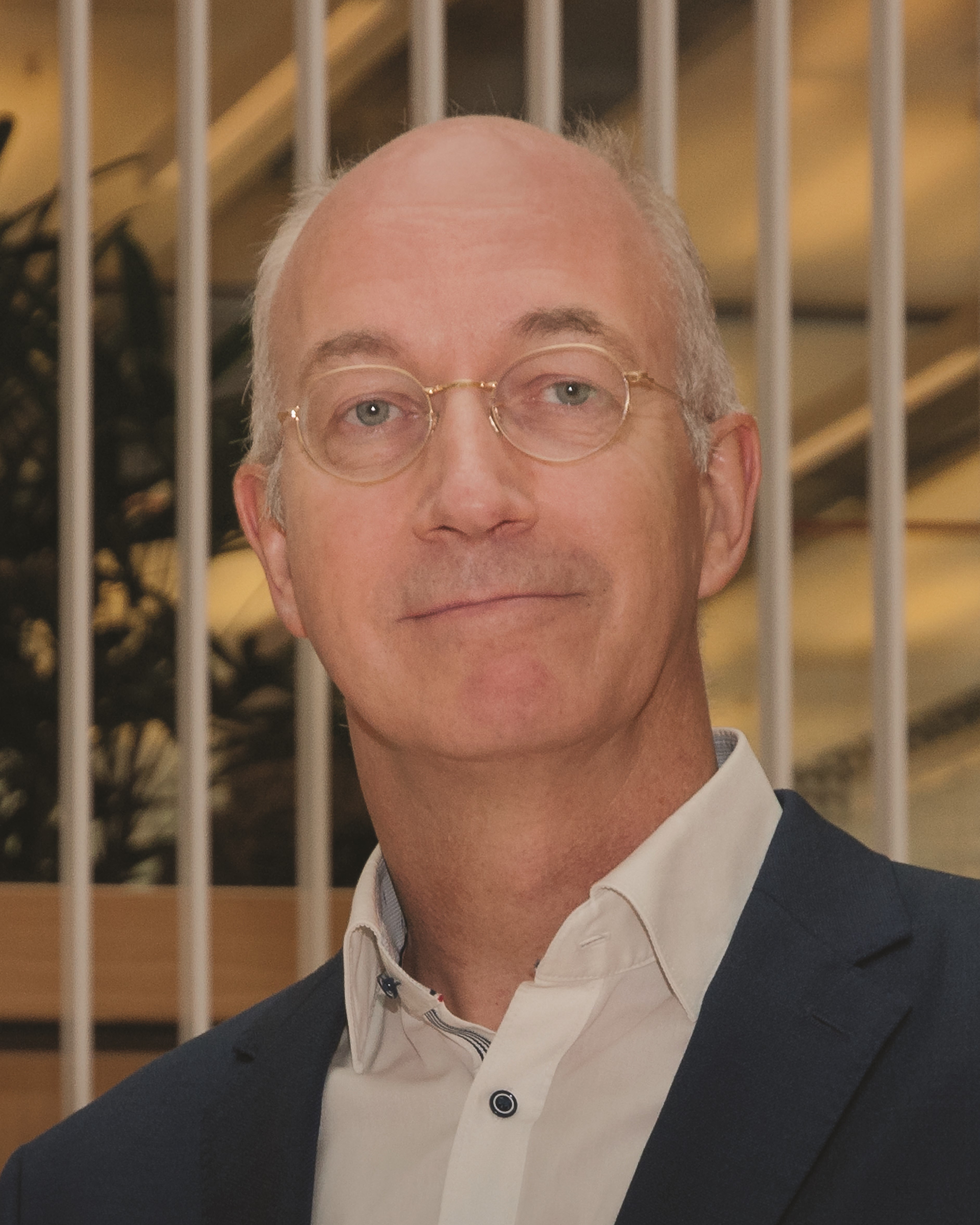 Prof. Arnold BAKKER