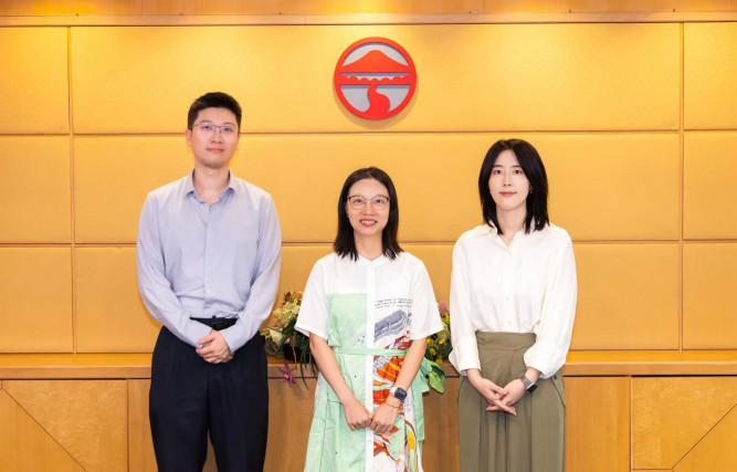 Group photo of the Programme Director and the Associate Programme Directors