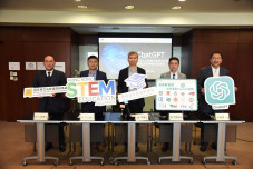 The STEAM Education and Research Centre of Lingnan University, together with the Hong Kong Higher Education Convergence, the Hong Kong STEM Education Alliance, and the Office of Legislative Council Member Dr. Chow Man Kong, organised a seminar titled "New thinking on the influence of artificial intelligence content generation tools (ChatGPT) to the higher education sector"