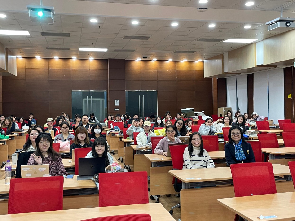 Guest lecture by Ms. Kiki KO, Chief Executive Officer of Jao Tsung-I Academy